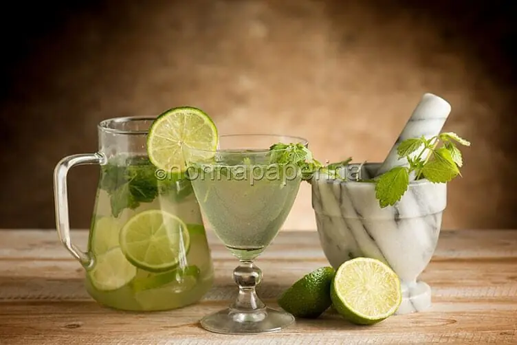 Acqua aromatizzata con lime e melissa, molto rilassante