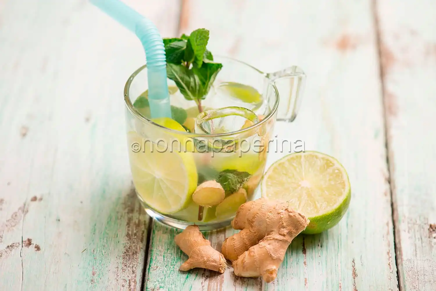 Acqua aromatizzata lime e zenzero: il drink tonico, digestivo e stimolante