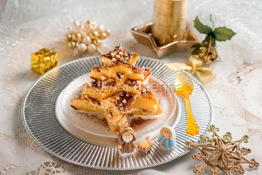 Albero di pandoro farcito con mascarpone e brandy