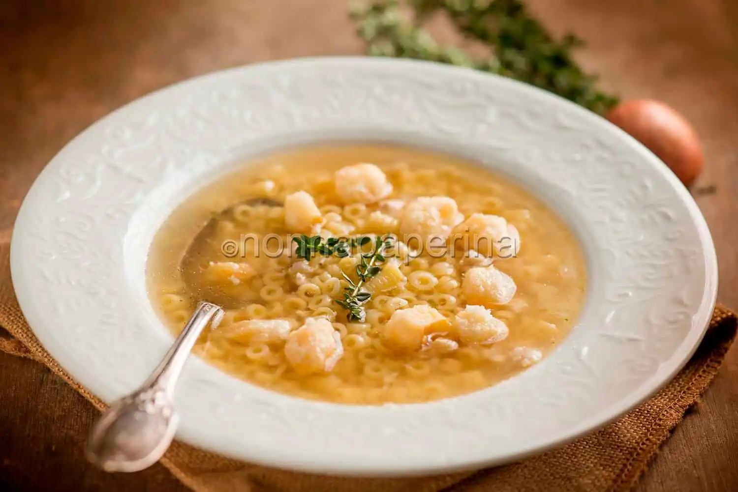 Anellini in brodo di pollo, un primo classico e squisito