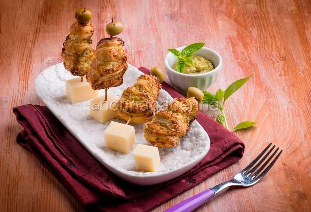 Antipasto sfizioso? Alberelli di sfoglia al pesto genovese!