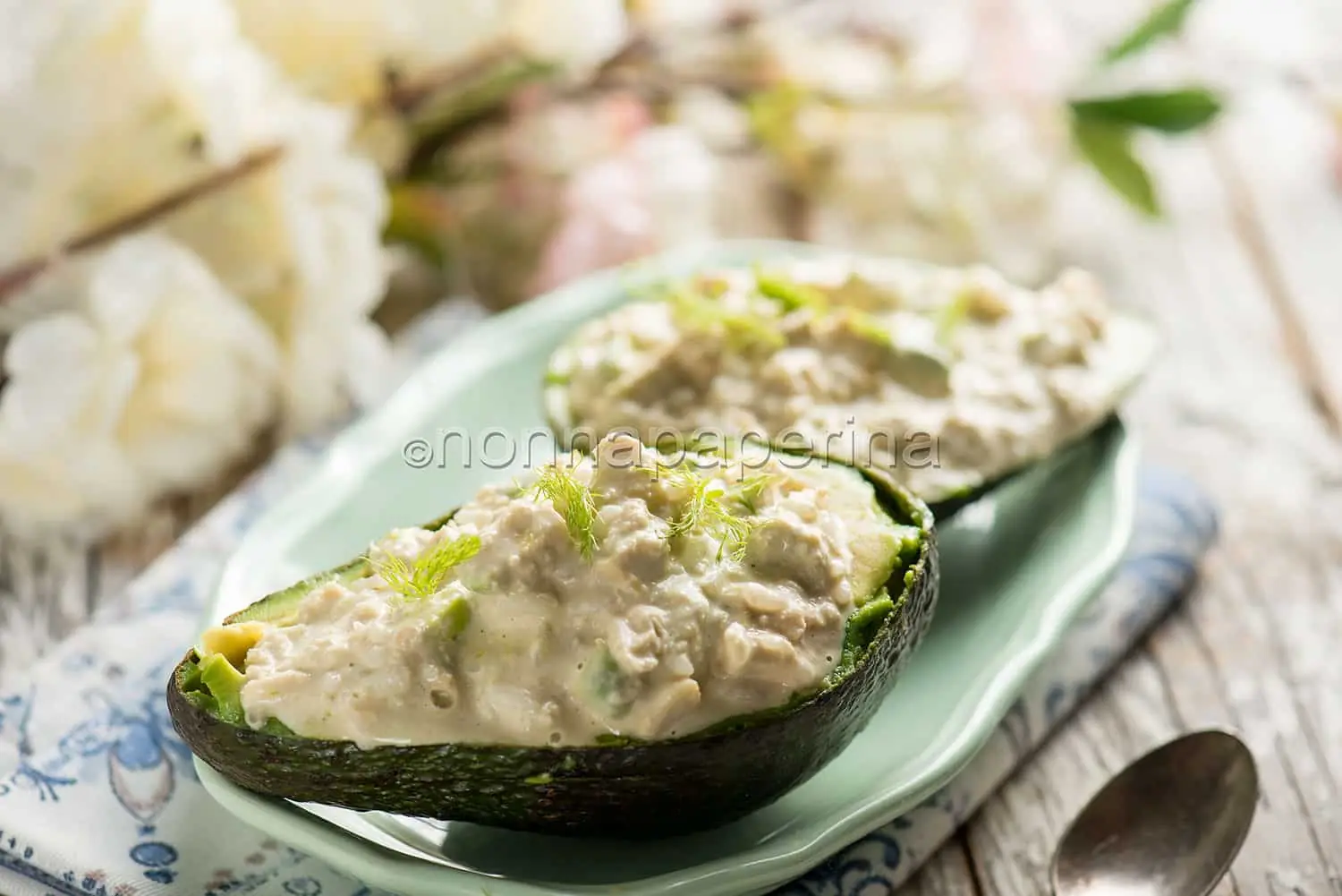 Avocado ripieno con polpa di granchio