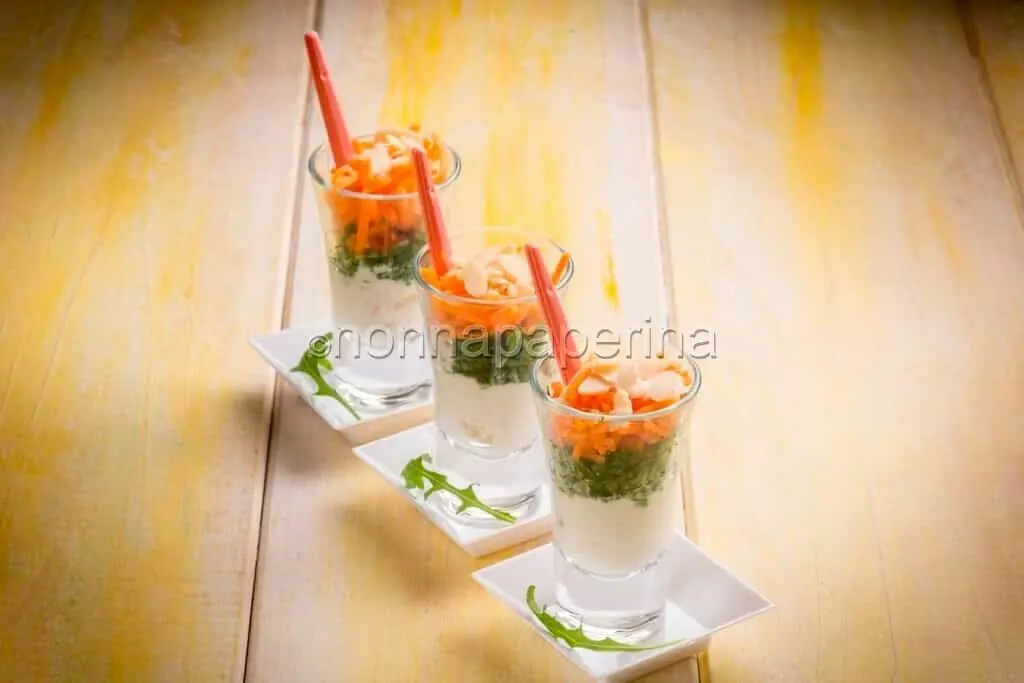 Bicchierini ricotta, pesto e carote: un antipasto allegro e leggero