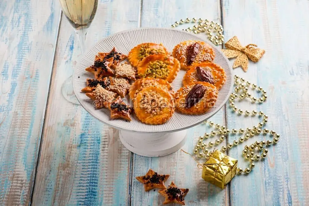 Biscotti di pasta sfoglia con semi e frutta secca, senza lattosio!