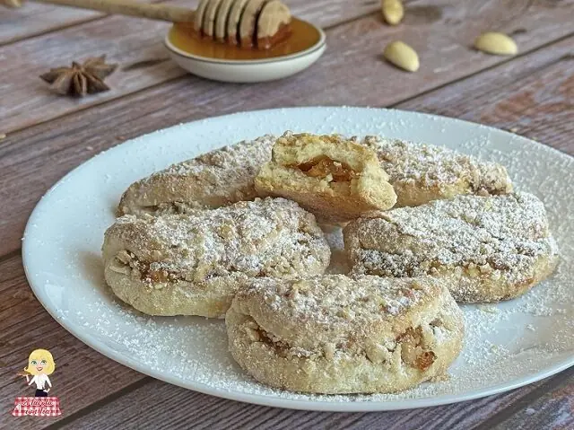 Biscotti turchi alle mandorle a mezzaluna