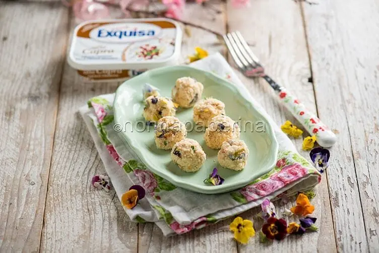 Bocconcini di caprino e fiori eduli, un antipasto profumato