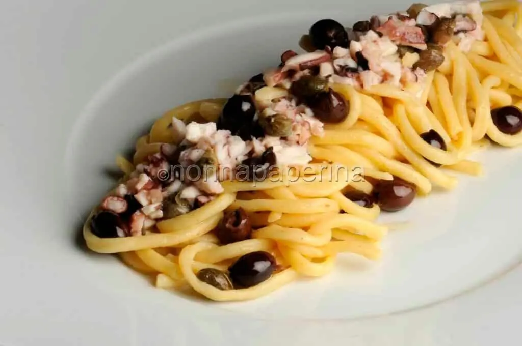 Bucatini con polpo, capperi e olive taggiasche