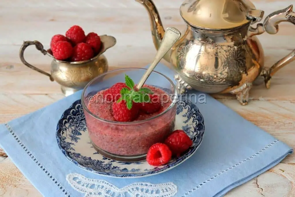 Budino di semi di Chia con lamponi, ottimo per la colazione