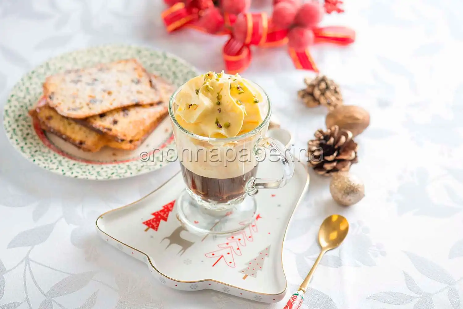 Caffè con spuma alla vaniglia, un dessert speciale