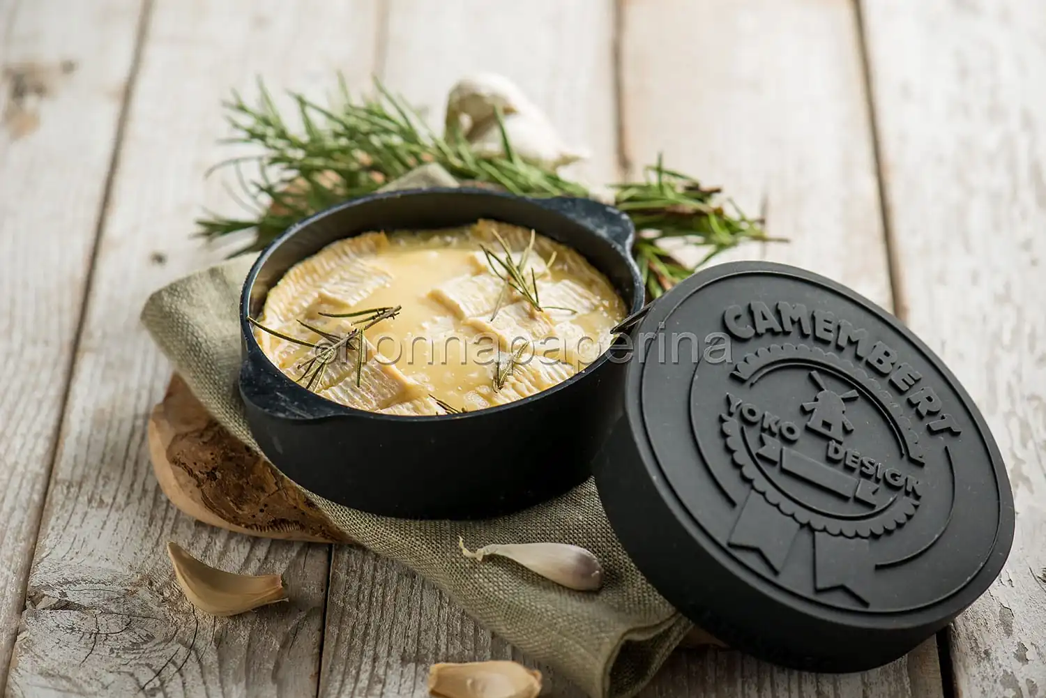 Camembert con aglio e rosmarino, una bontà
