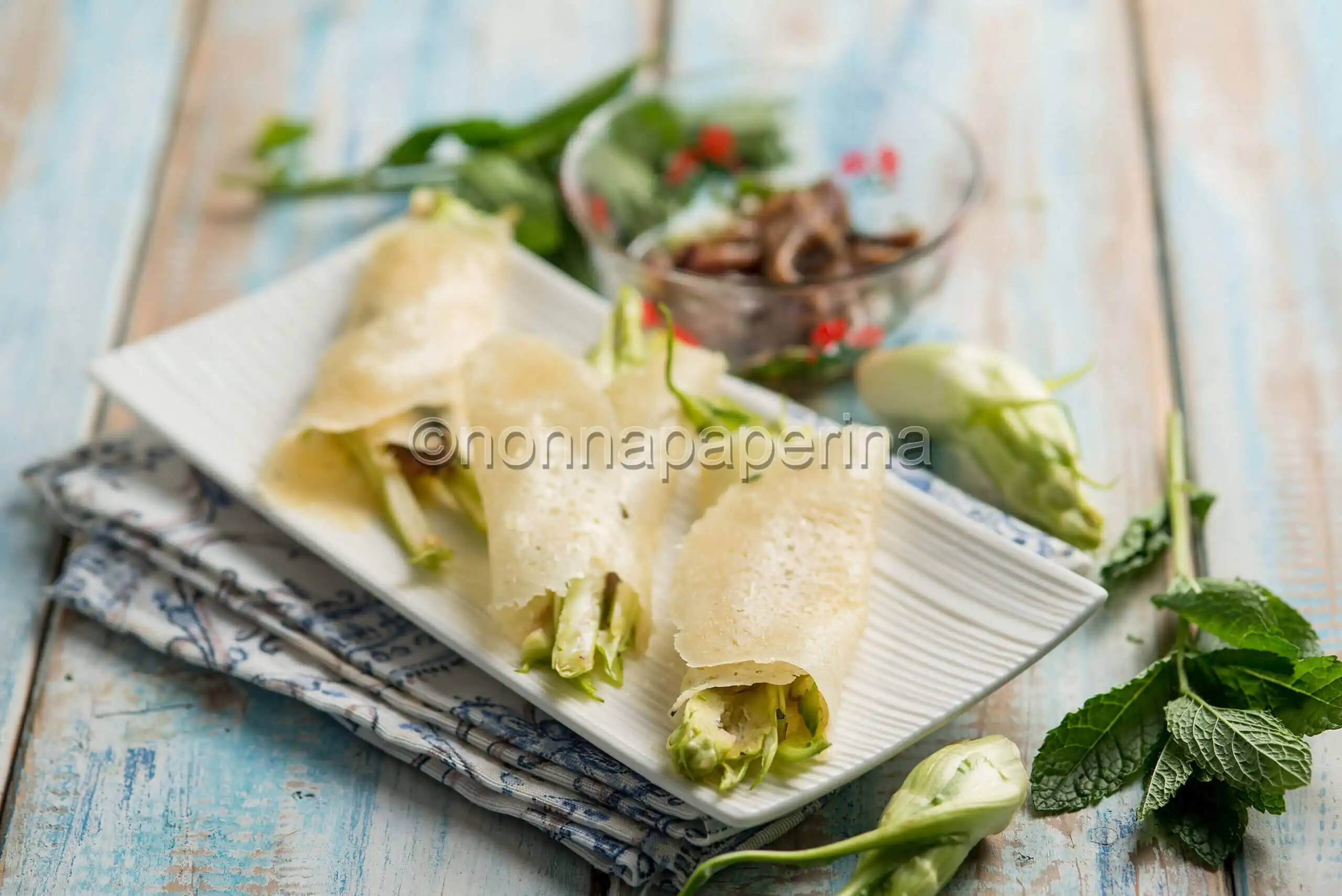 Cannoli di Parmigiano con puntarelle, un’idea gourmet
