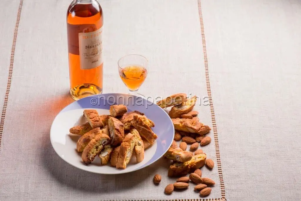 Cantucci con mandorle e bacche di Goji