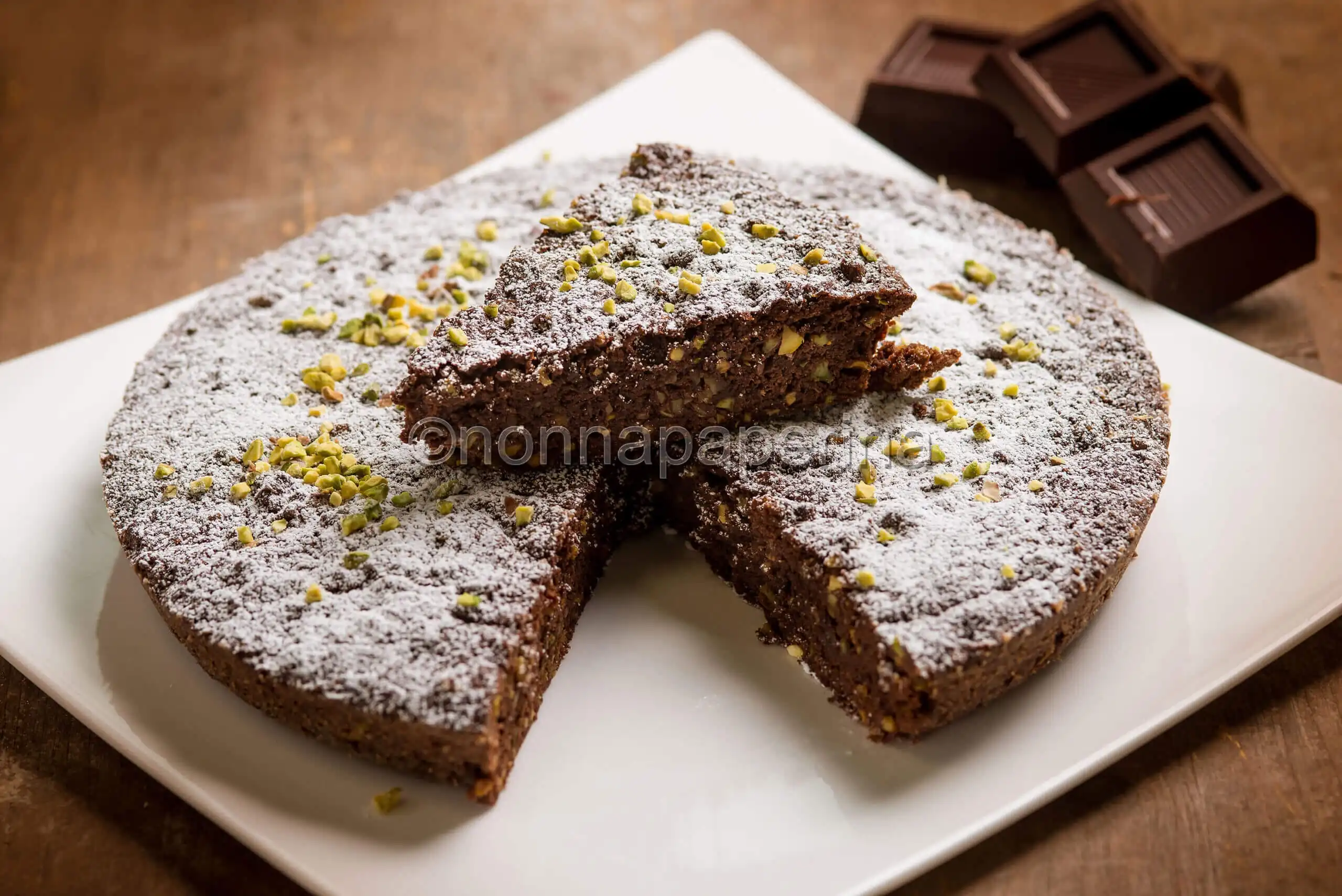 Caprese ai pistacchi, una variante della torta napoletana