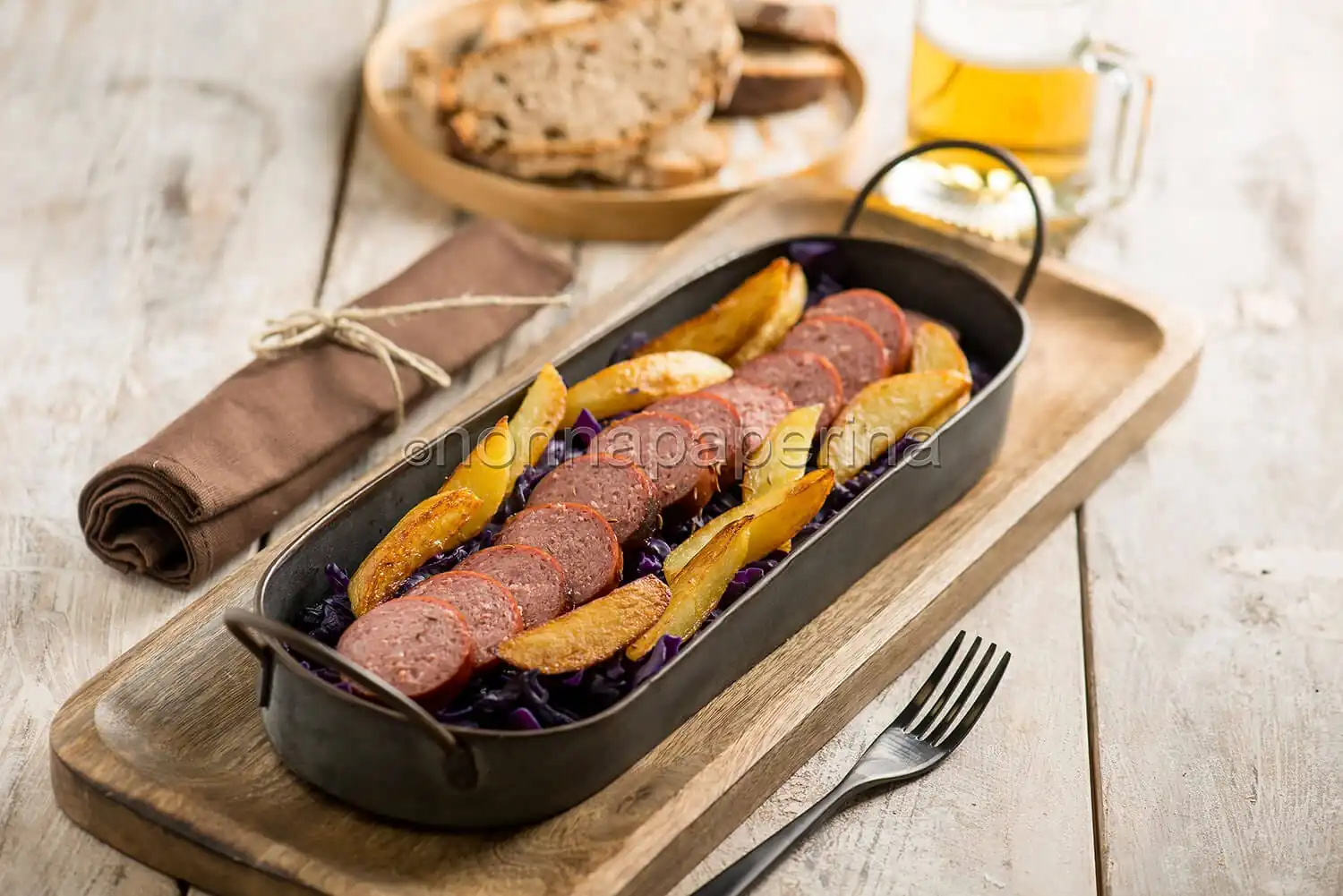 Carne di renna grigliata, una salsiccia per eventi speciali