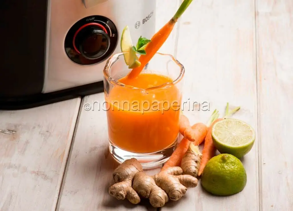 Centrifugato di carota, zenzero e lime: tutta la vitalità che ci serve è in pochi sorsi!
