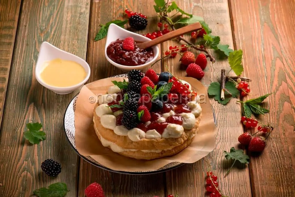Che mondo sarebbe senza una millefoglie con frutti di bosco?