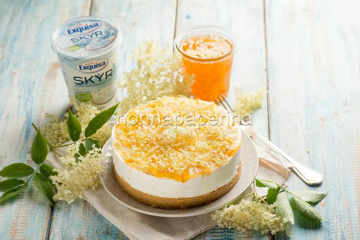Cheesecake con arance e fiori di sambuco, dolce unico