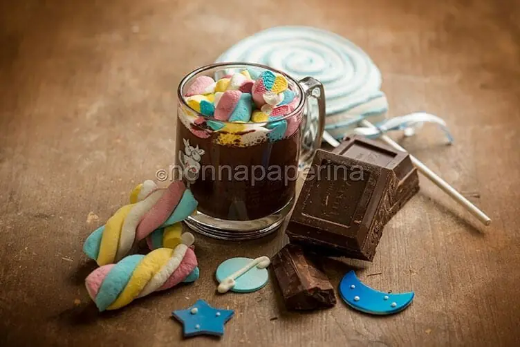 Cioccolata calda con marshmallow, una pausa golosa