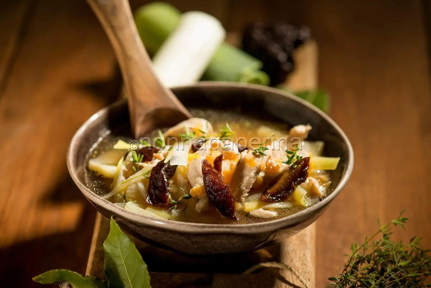 Cock a leekie, la zuppa di pollo della tradizione scozzese