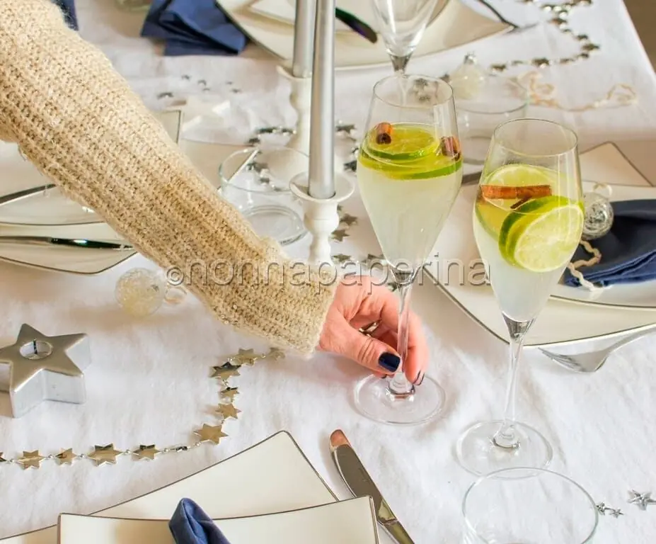 Cocktail analcolico zenzero e cannella per iniziare il pranzo