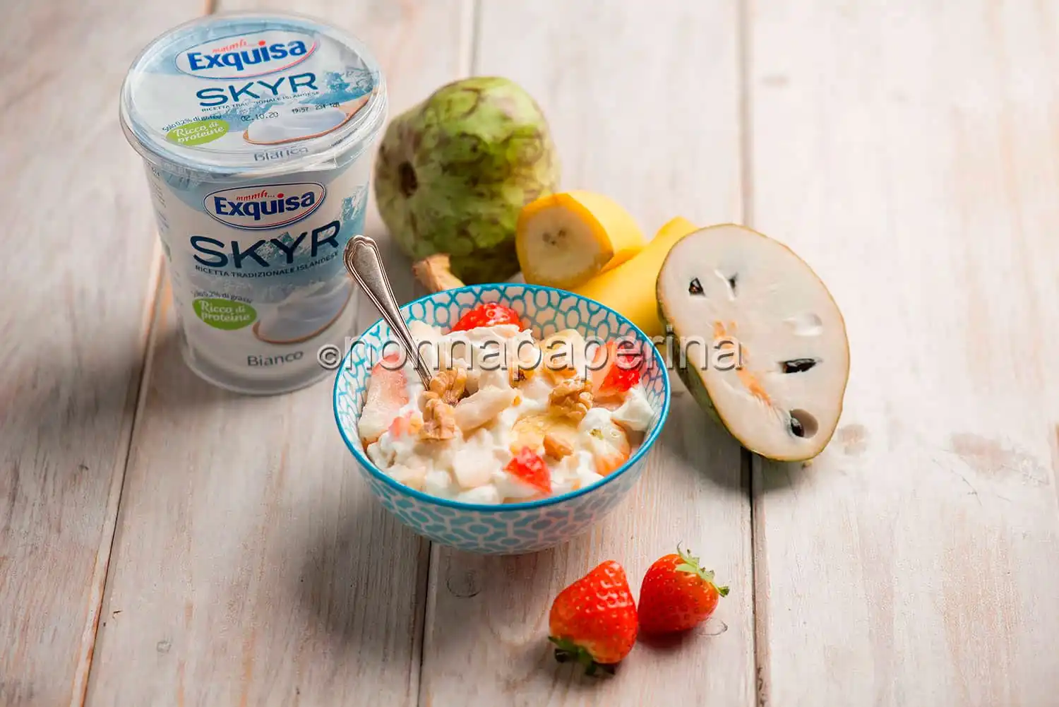 Colazione con Skyr e cherimoya, un dessert esotico