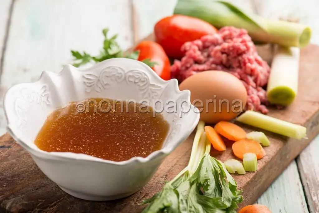 Consomme o brodo ristretto, il rimedio delle nonne