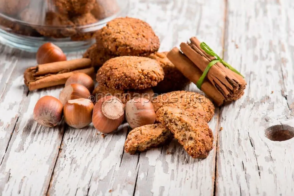 Cookies speziati  di amaranto e nocciole: una coccola per le papille!