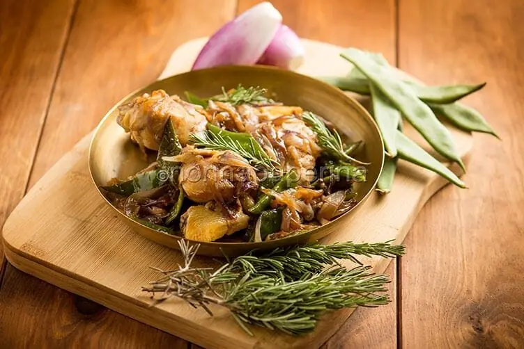 Cosce di pollo con cipollotti, un secondo tradizionale