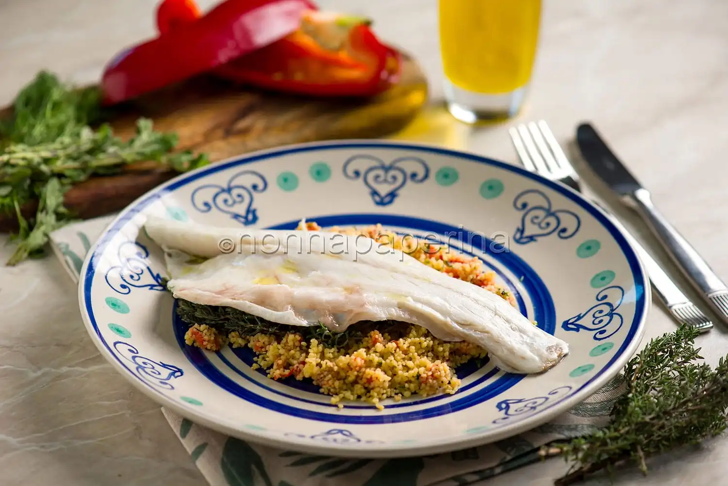 Cous cous con peperoni e branzino, piatto unico
