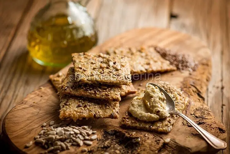 Crackers ai semi misti, uno snack salutare