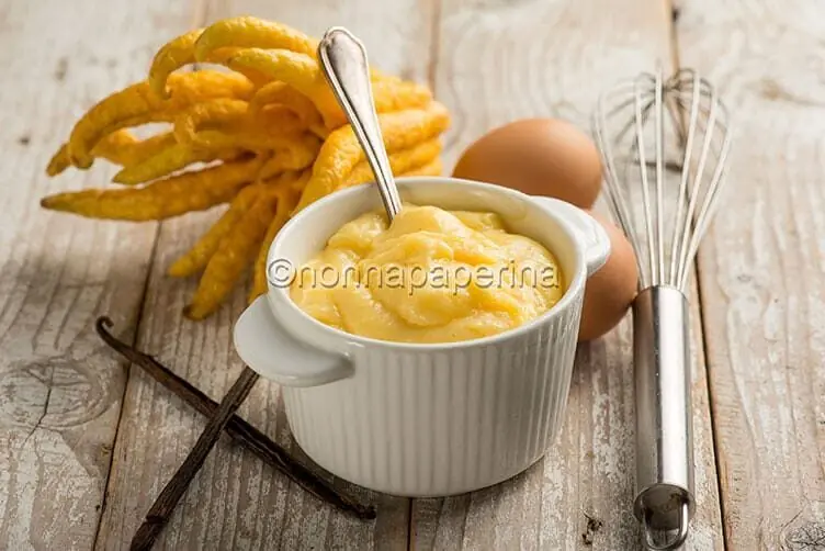 Crema pasticcera con Mano di Buddha, una variante speciale
