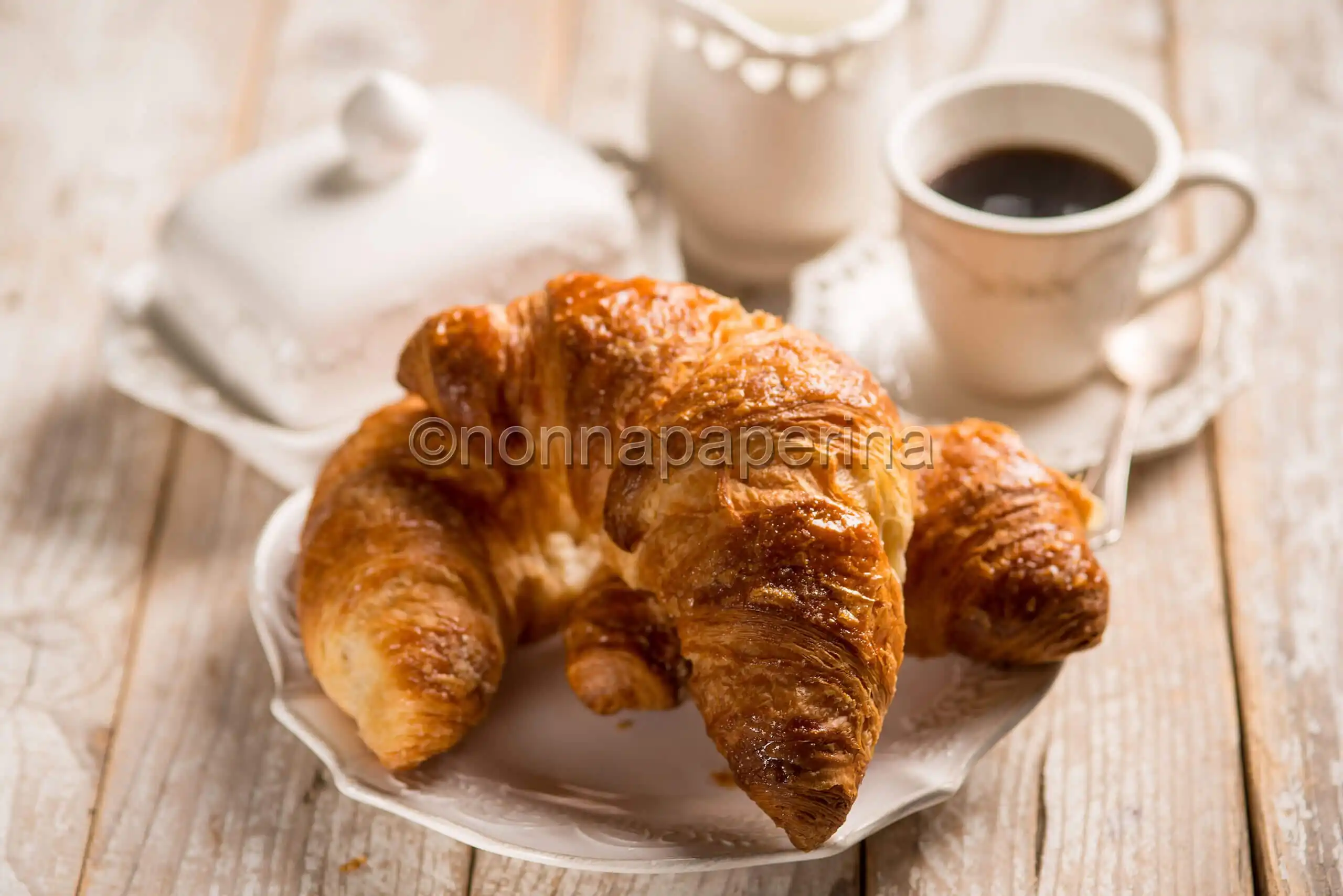 Croissant sfogliati con pasta madre