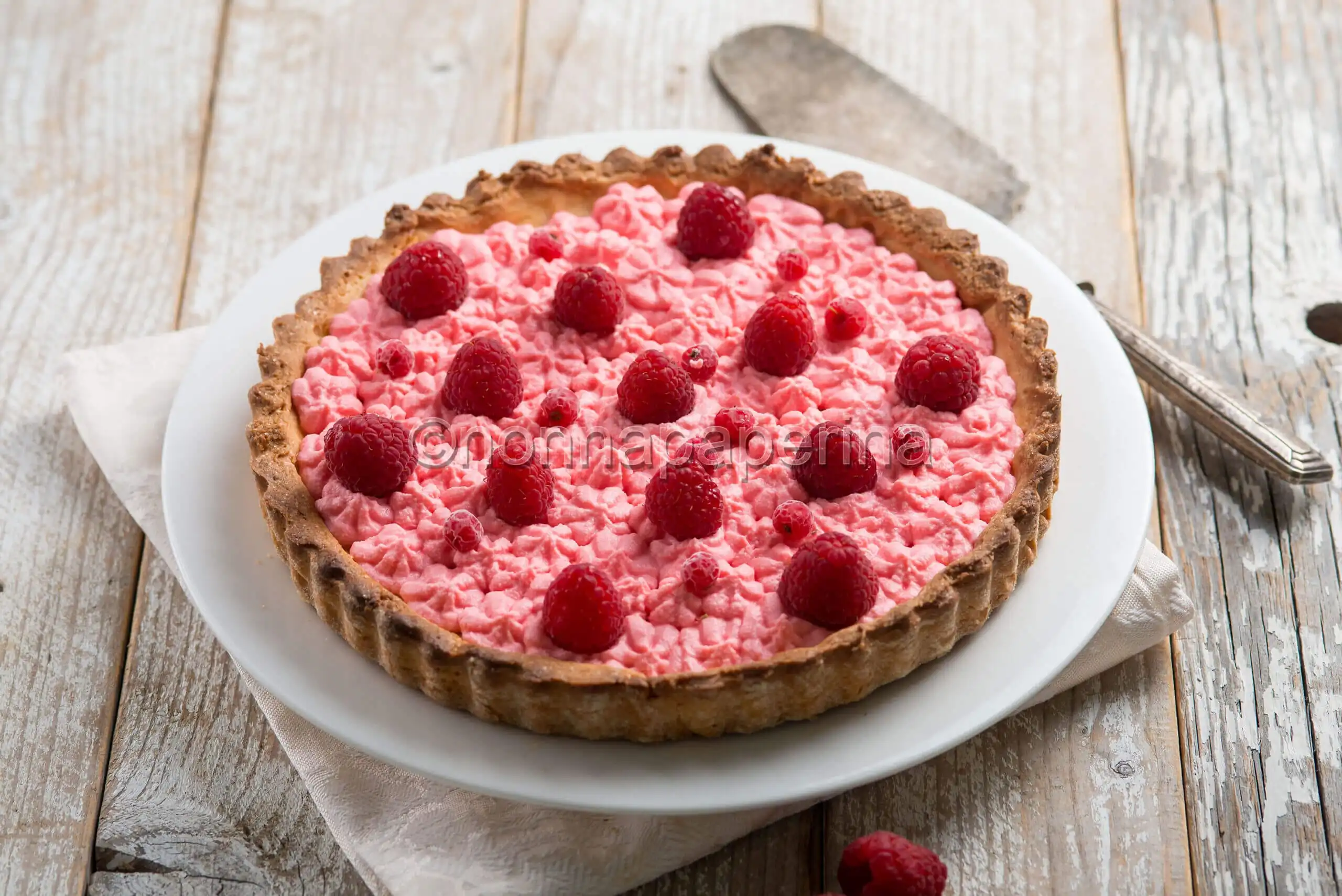 Crostata al cioccolato ruby e lamponi: buona e colorata