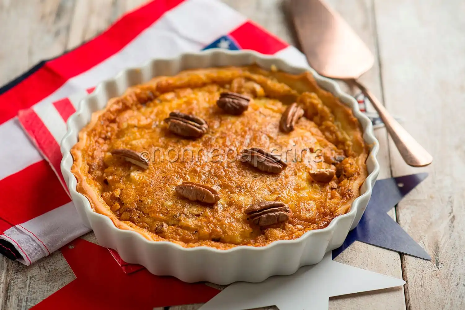 Crostata con noci pecan, ottima per il Thanksgiving