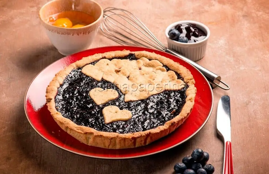 Crostata di riso e miglio con confettura di mirtilli: un dessert sano e gluten free