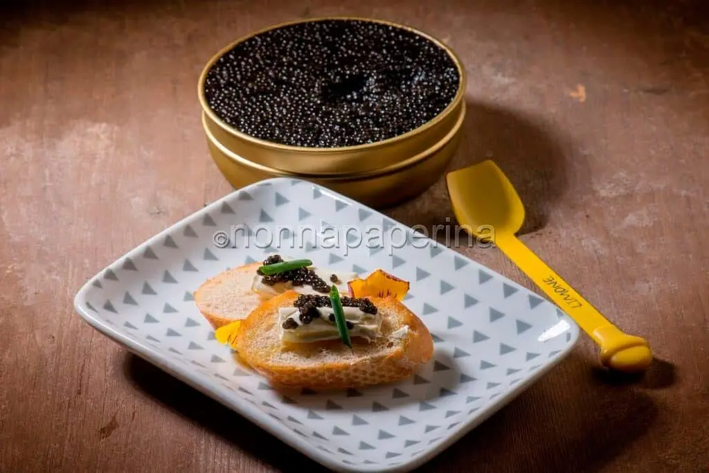 Crostini con il caviale per un antipasto davvero chic!