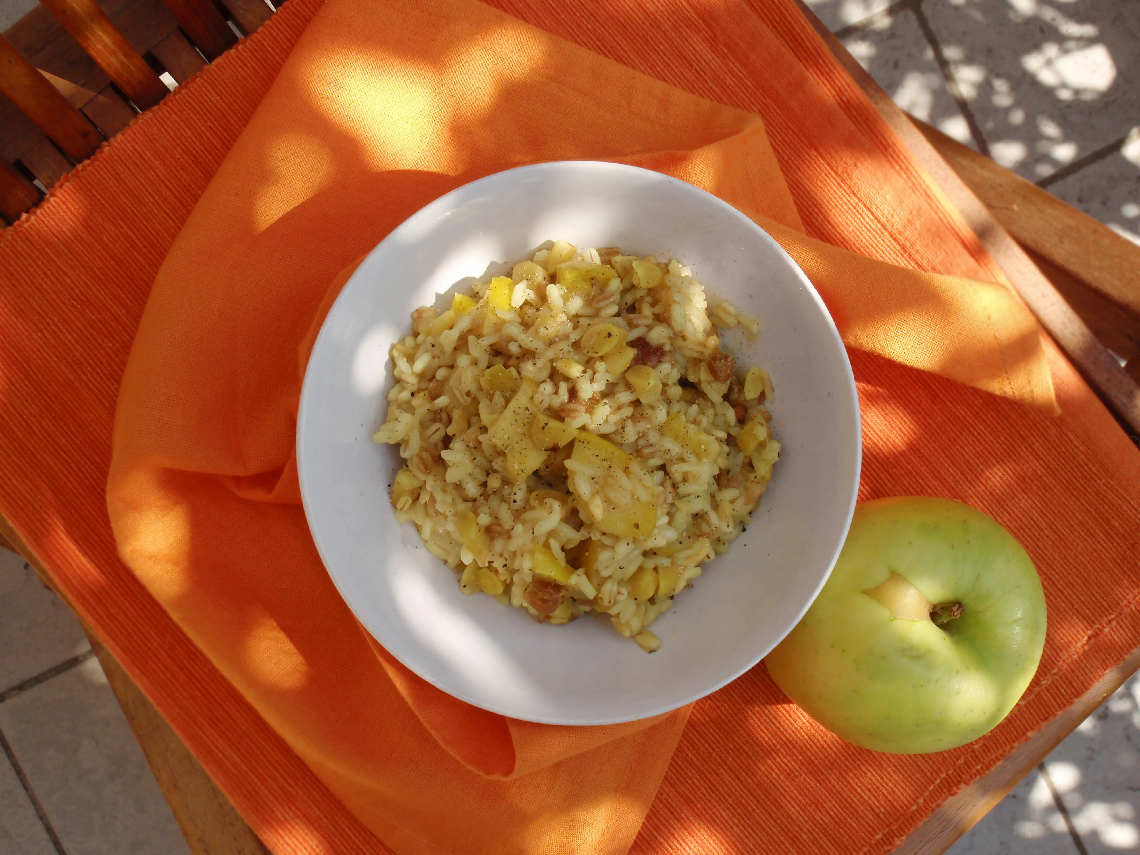 CUCINIAMO ASSIEME – MIX DI CEREALI CON MELE, MANDORLE E UVETTA