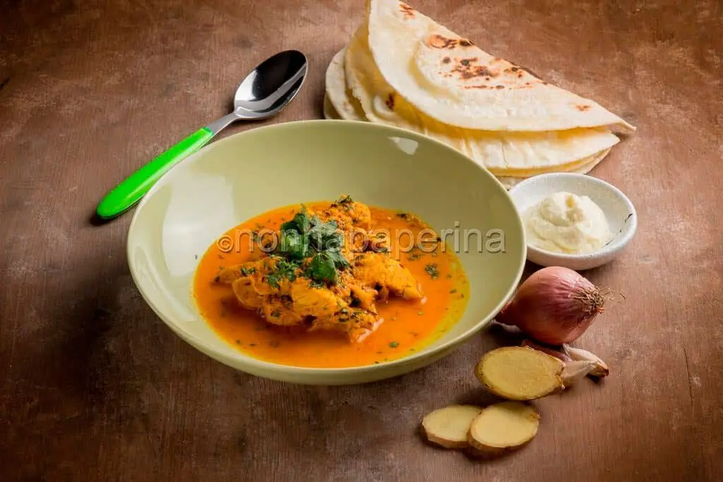Dall’India un pollo speziato da servire con il delizioso chapati