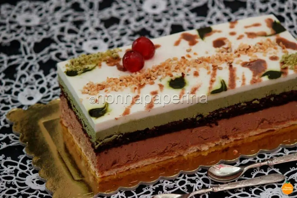 Dolce al cioccolato e pistacchio