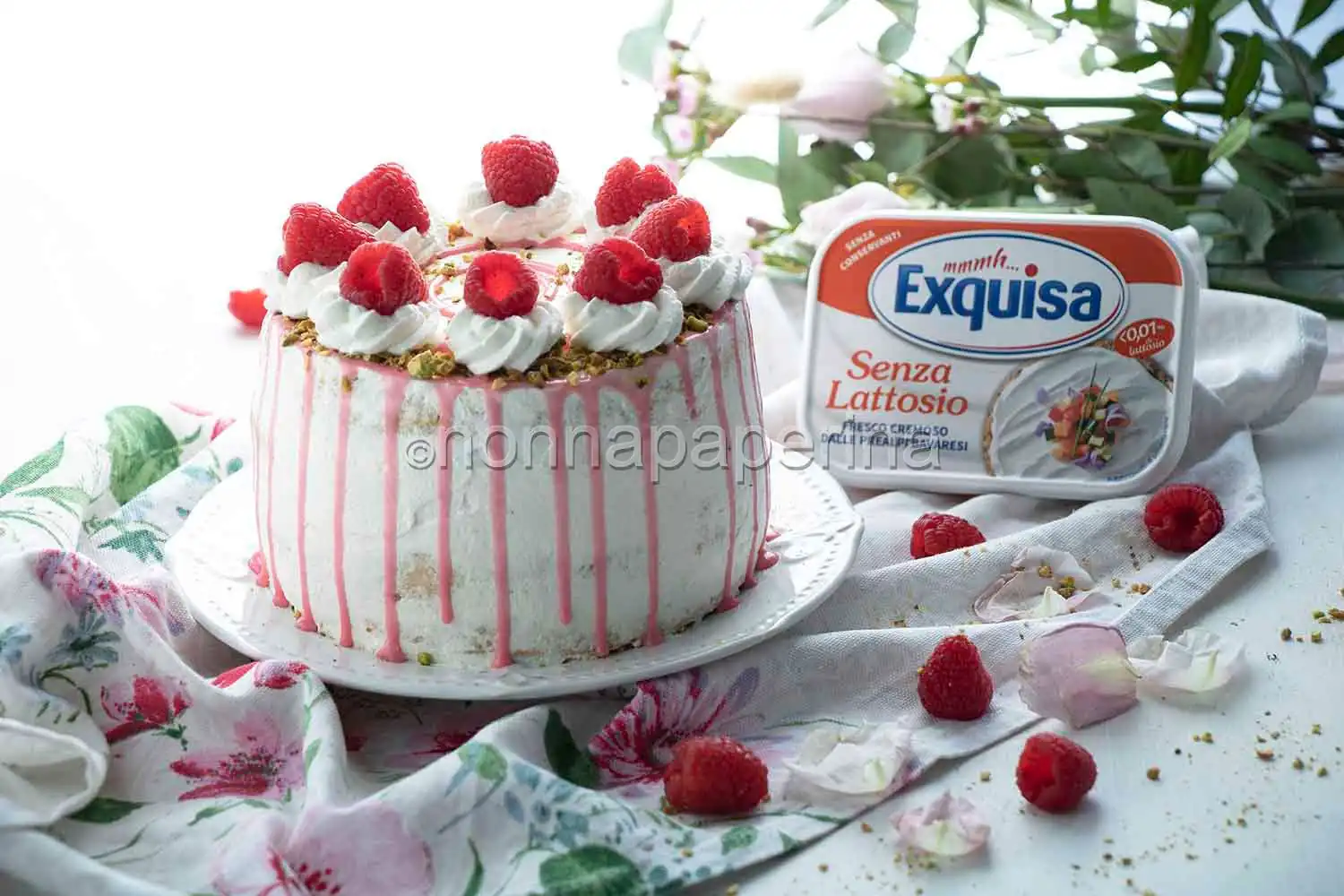 Drip cake ai lamponi, una torta per la Festa della Mamma