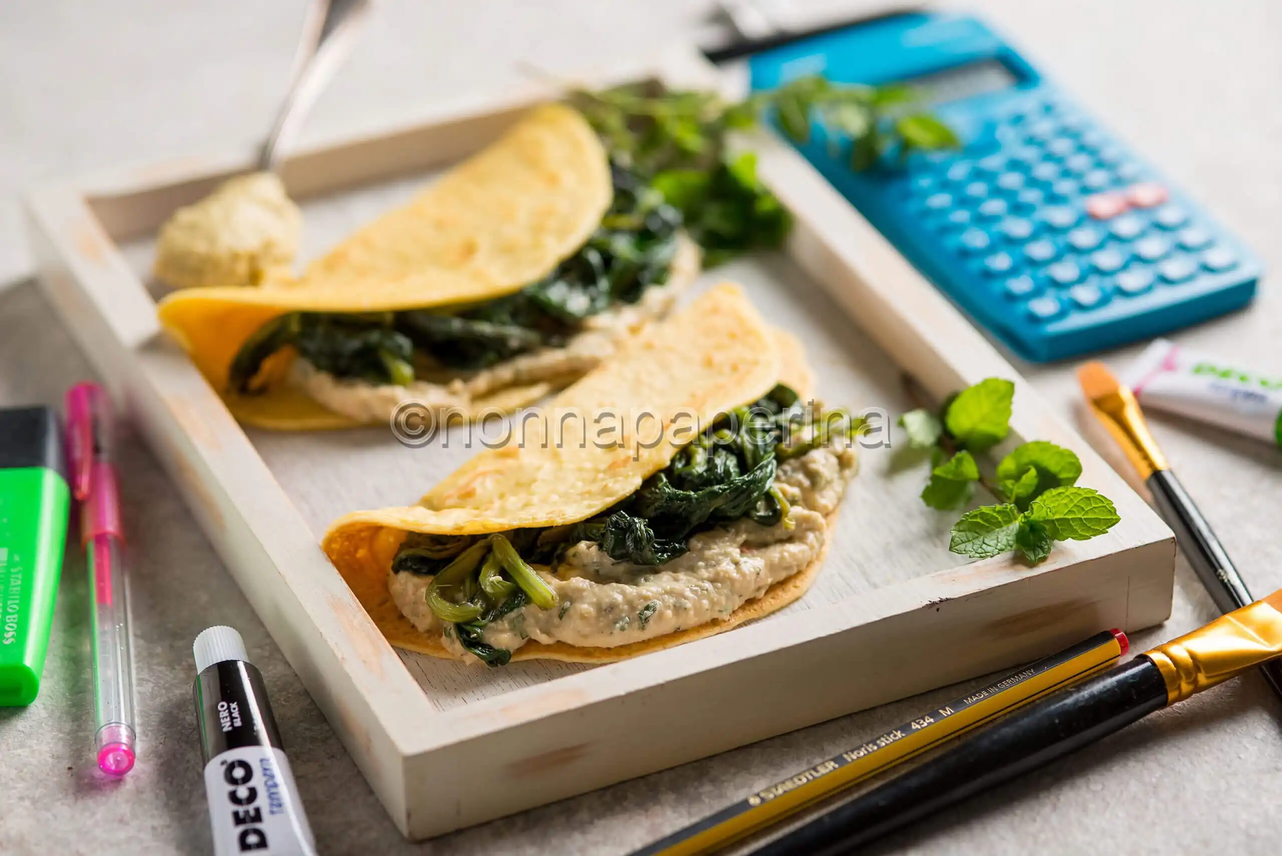 Farinata con hummus ed erbette, un pranzo veloce