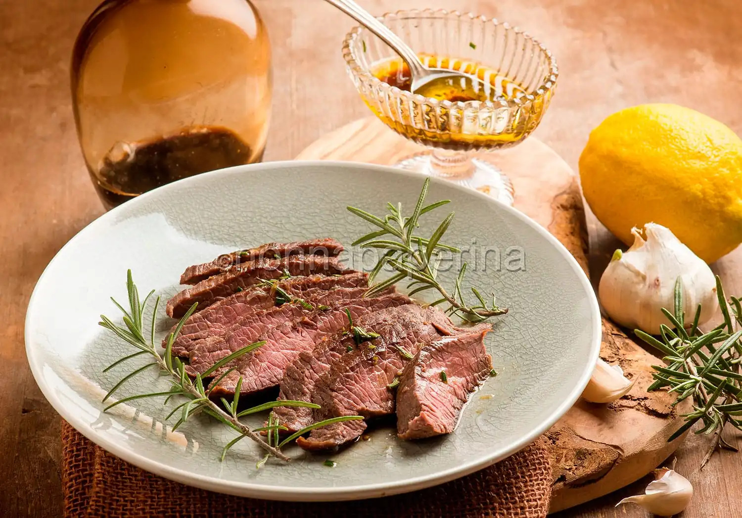 Filetto di struzzo all’aceto balsamico, un piatto delicato