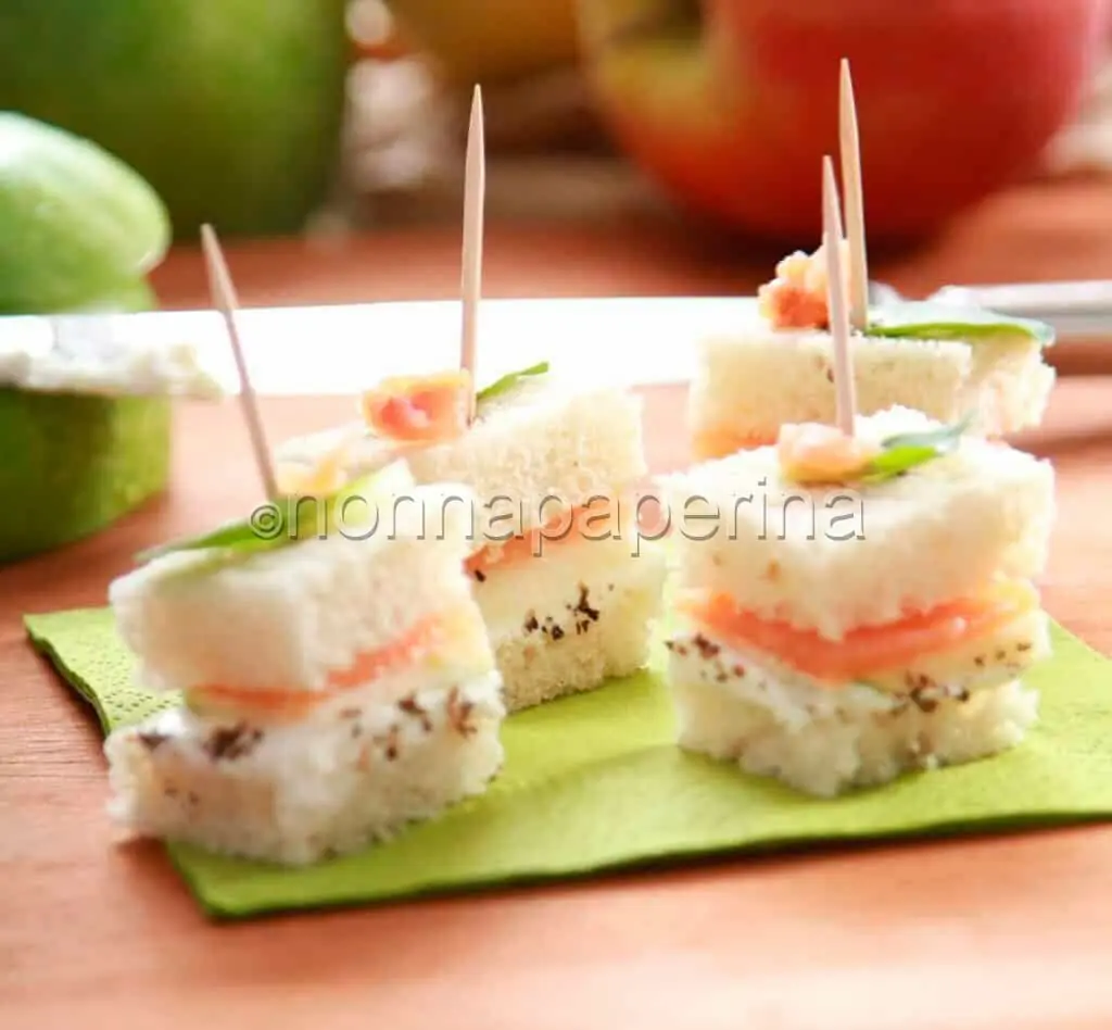 Finger food di pesce: mela e salmone