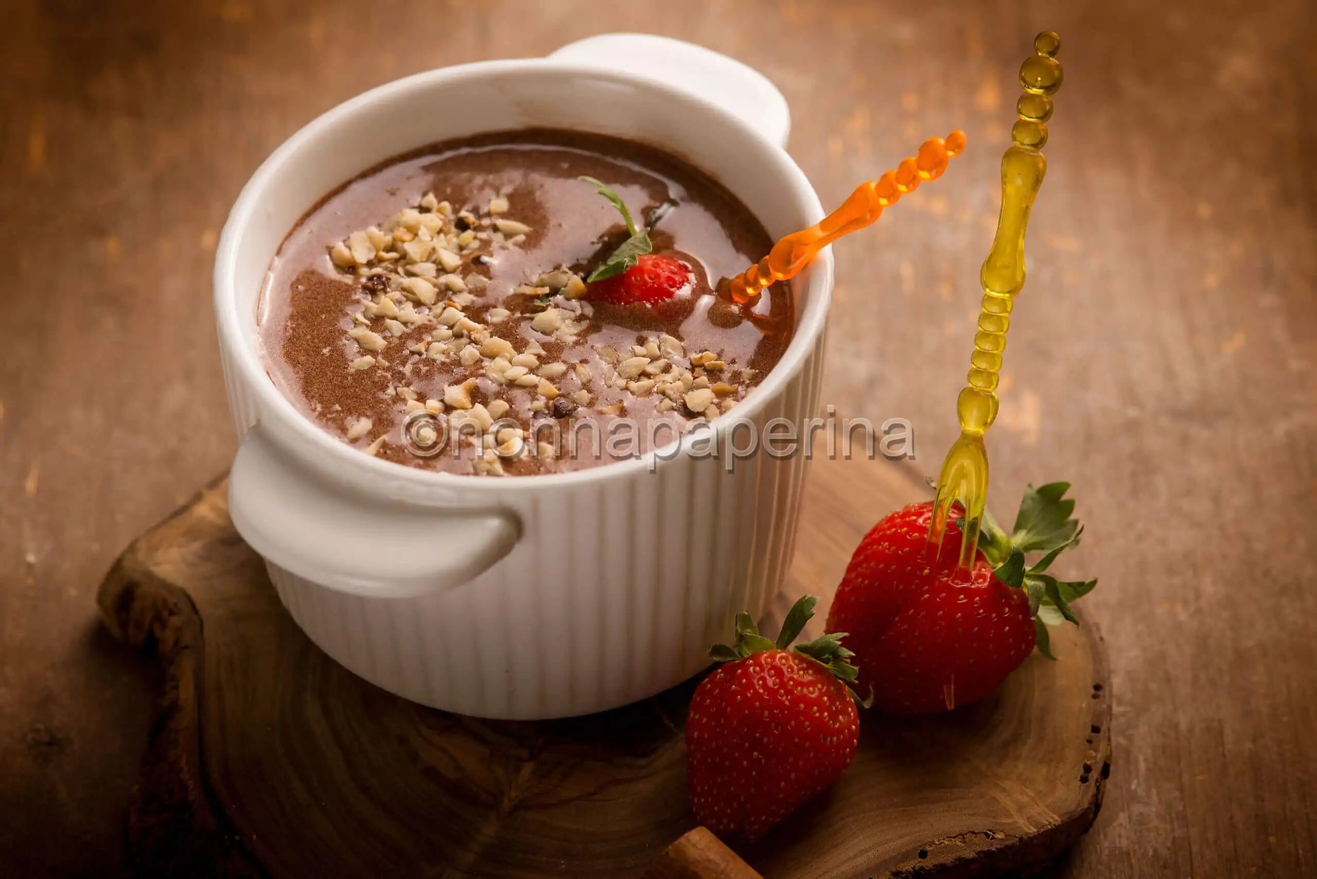Fonduta dolce con crema gianduia, un dessert morbido