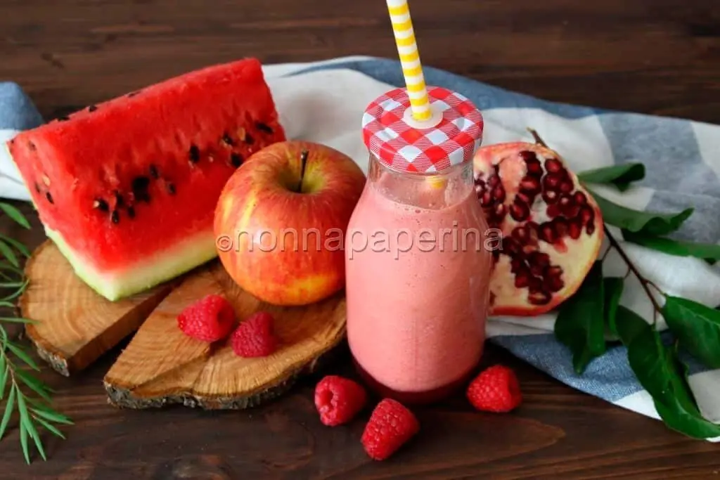 Frappè mela, anguria, melagrana e lampone: la bevanda dal colore dell’autunno