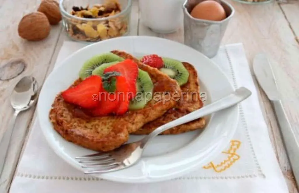 French toast alla frutta e sciroppo… ci prendono per la gola!