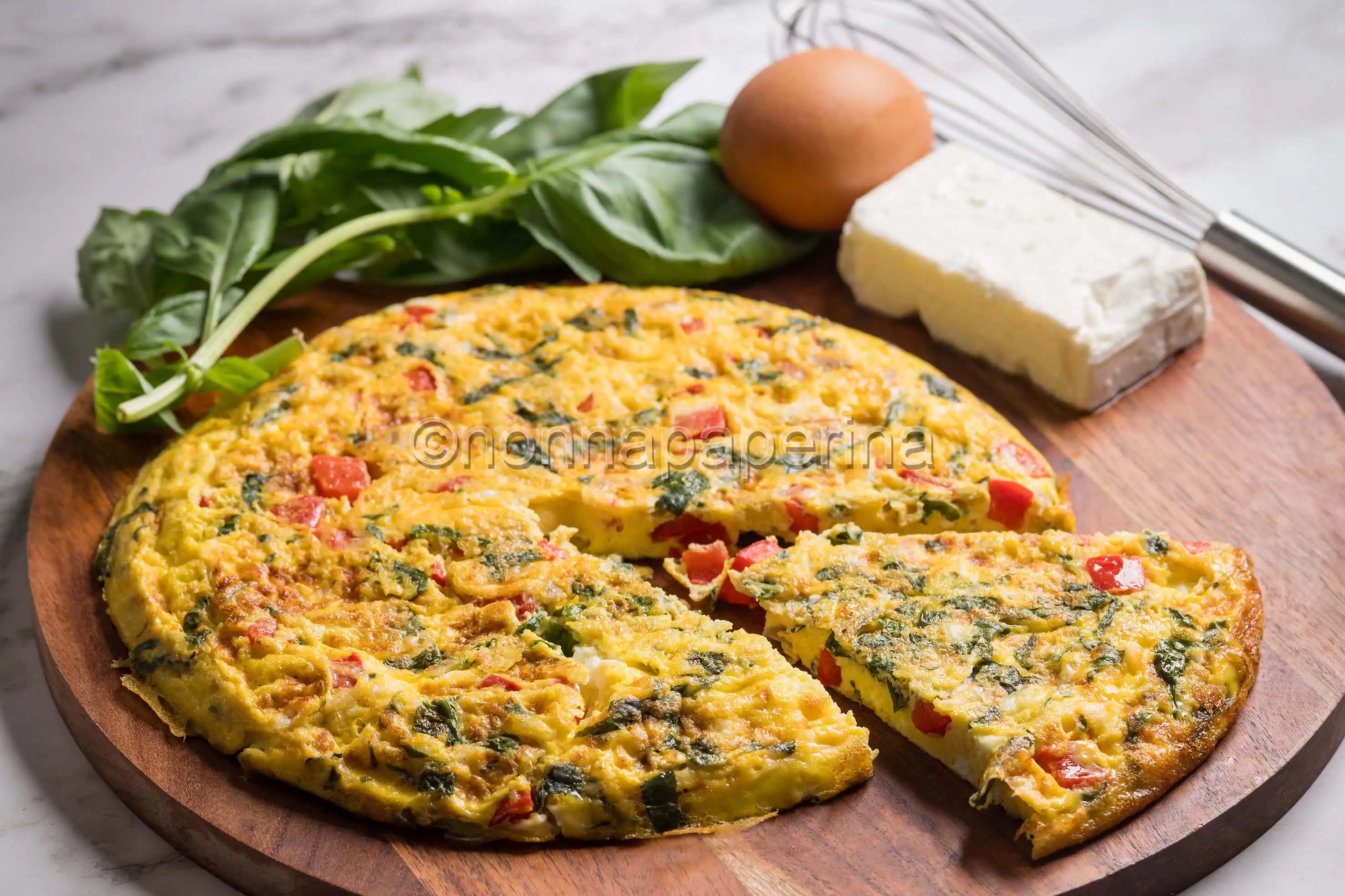 Frittata al basilico e peperoni, una delizia mediterranea