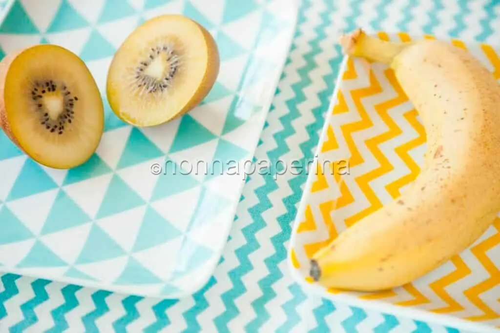 Frullato di banane, kiwi giallo e spirulina e parti con il piede giusto!