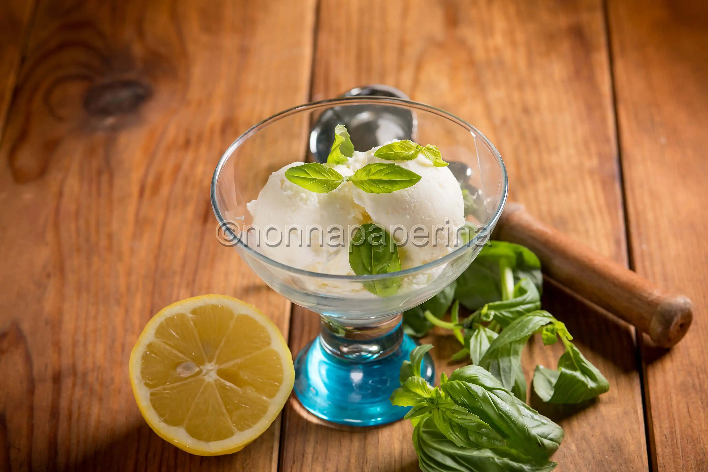 Gelato al basilico e limone: freschezza e gusto assicurati