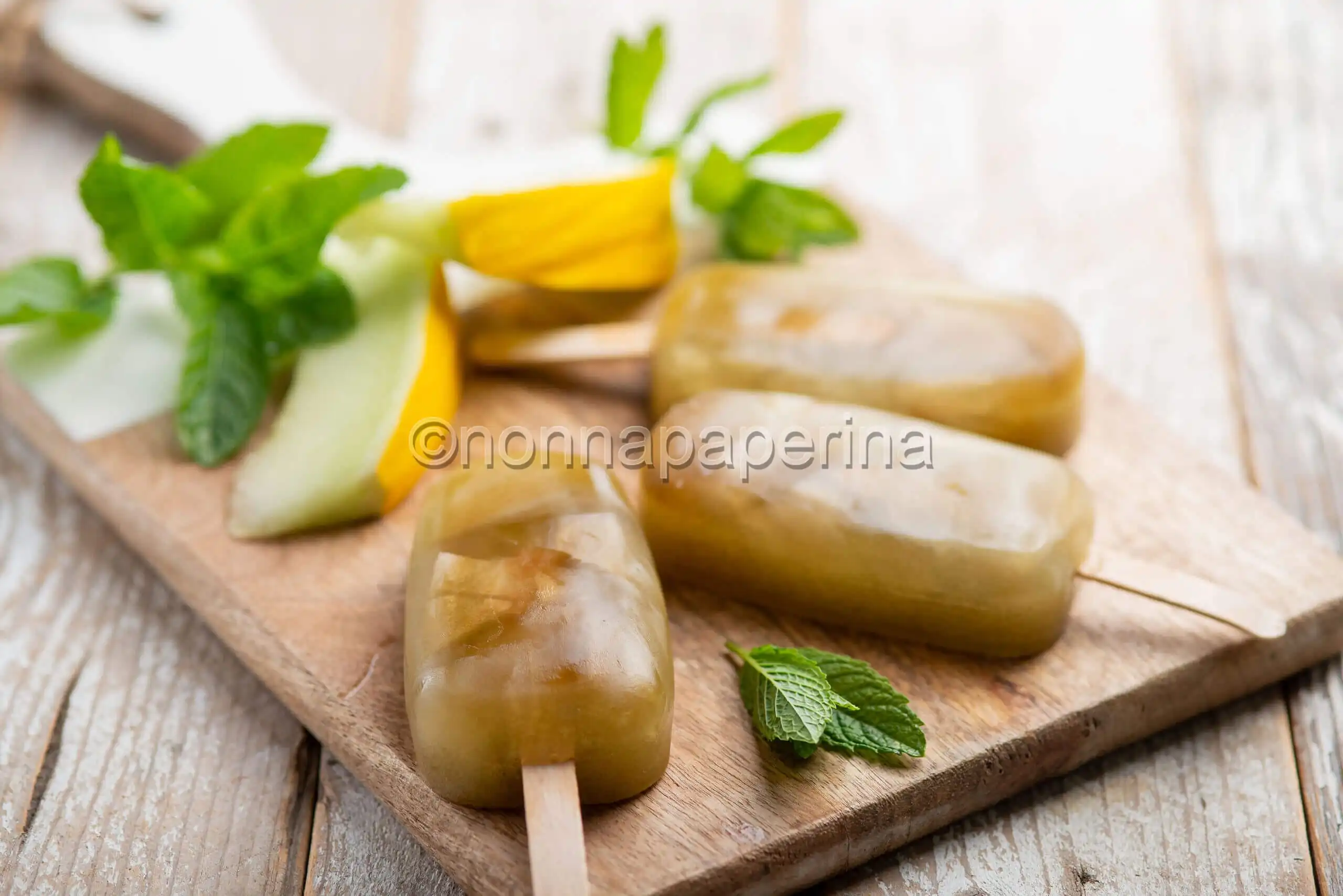 Ghiaccioli melone e menta, uno snack per l’estate